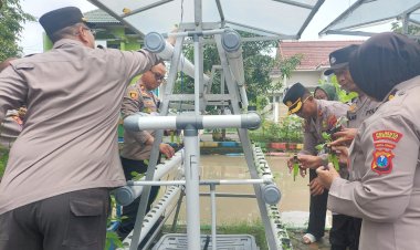 Kasat-Binmas-Polresta-Sidoarjo-Ajak-Bhabinkamtibmas-Optimalkan-Pekarangan-Bergizi-di-Sumorame